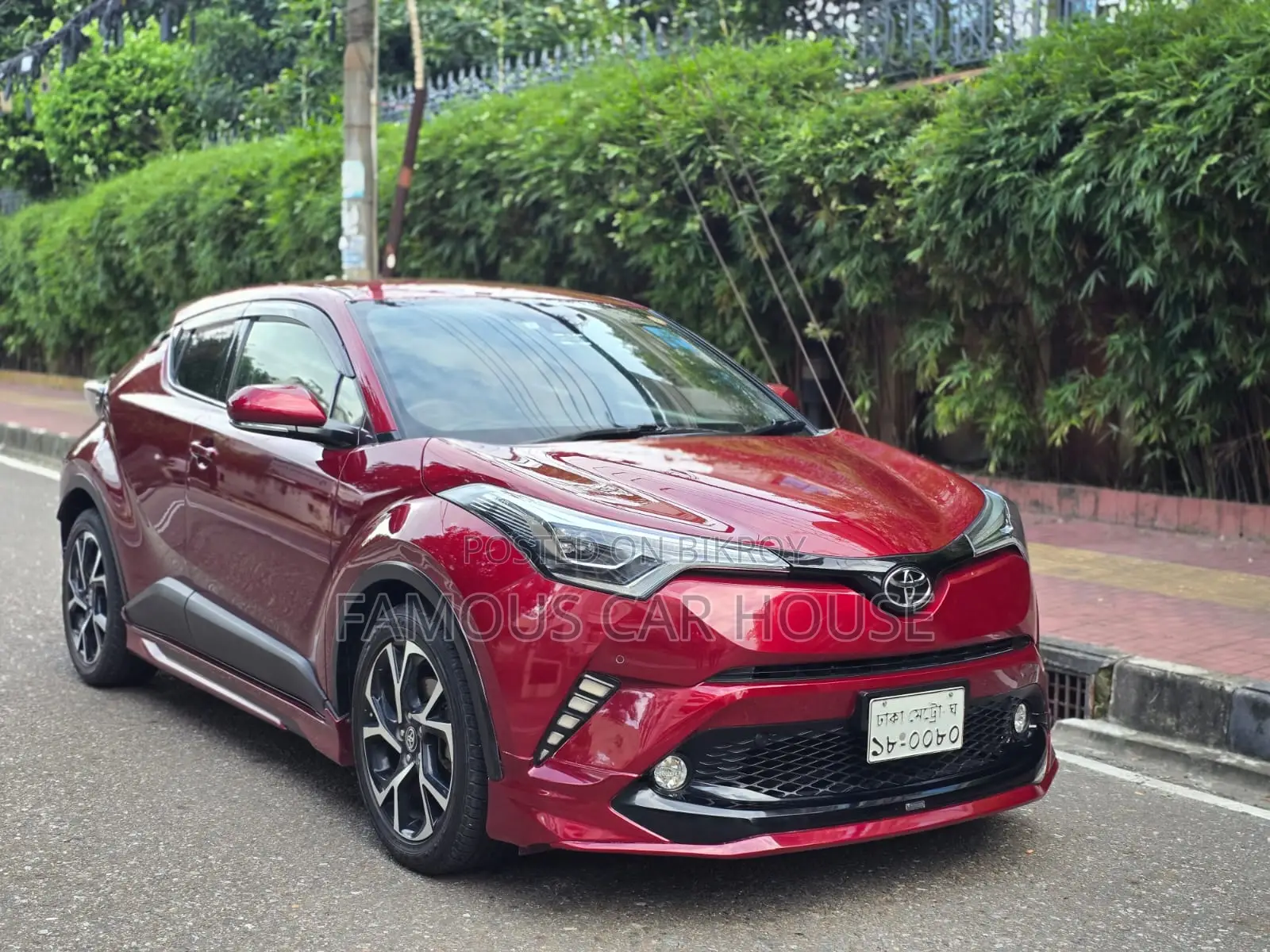 Toyota C-HR 2017 Maroon