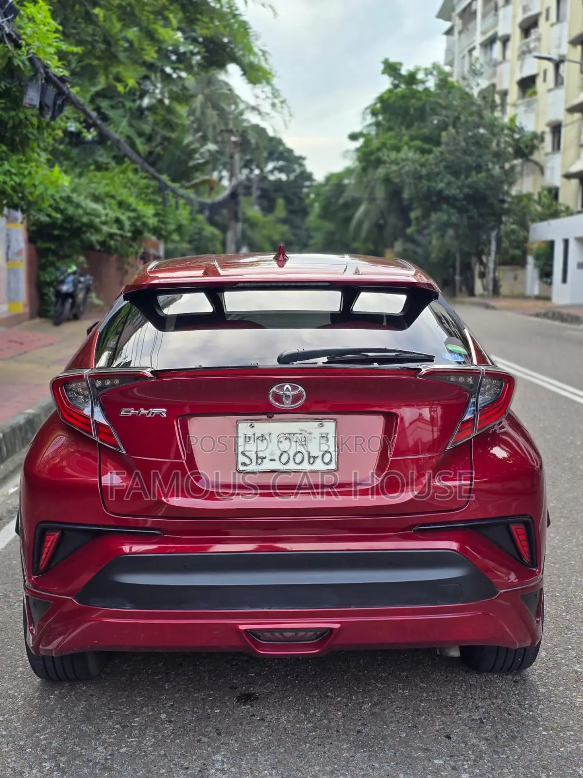 Toyota C-HR 2017 Maroon