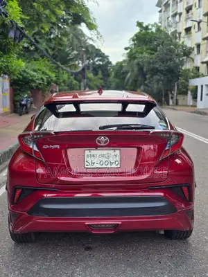 Toyota C-HR 2017 Maroon