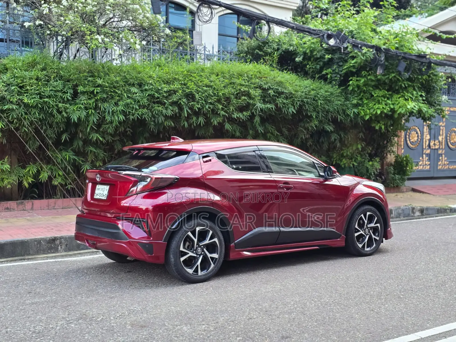 Toyota C-HR 2017 Maroon