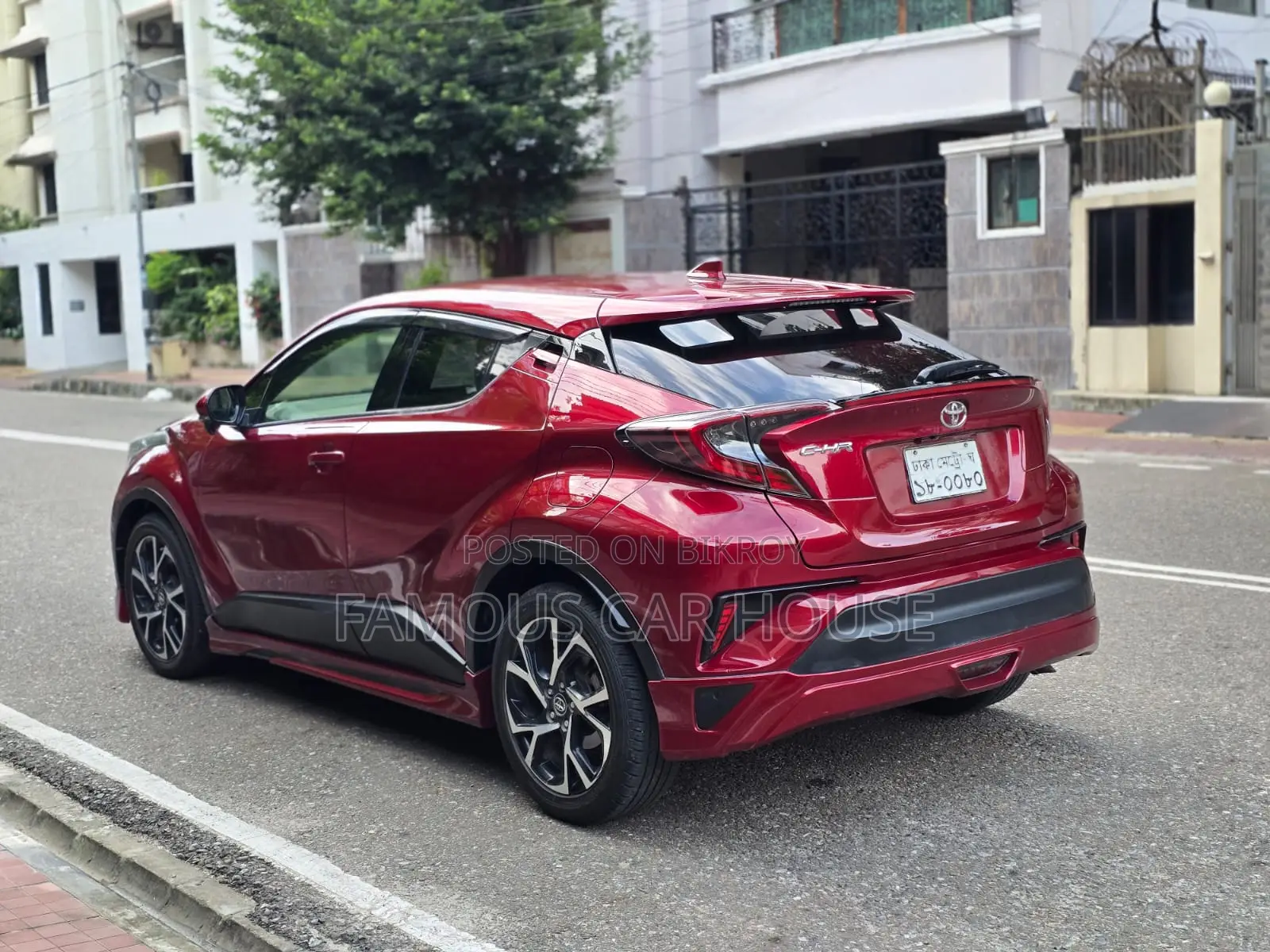 Toyota C-HR 2017 Maroon