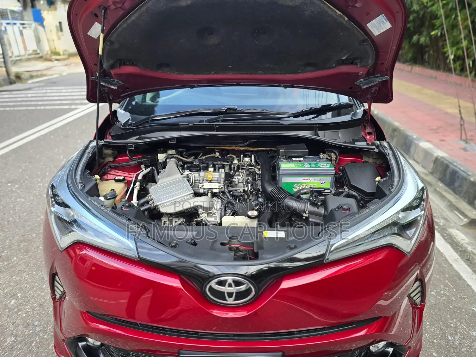 Toyota C-HR 2017 Maroon
