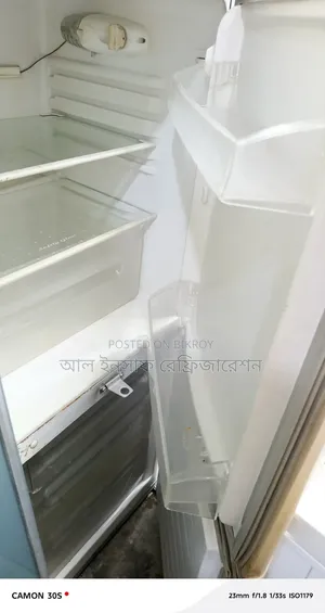 একটি সিঙ্গার সাড়ে ১২ সেফটি ফ্রিজ বিক্রি করা হবে