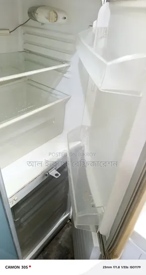 একটি সিঙ্গার সাড়ে ১২ সেফটি ফ্রিজ বিক্রি করা হবে