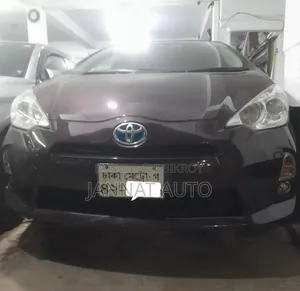 Toyota Aqua 2013 Maroon