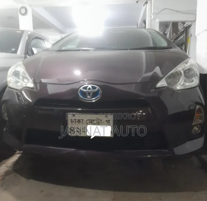Toyota Aqua 2013 Maroon