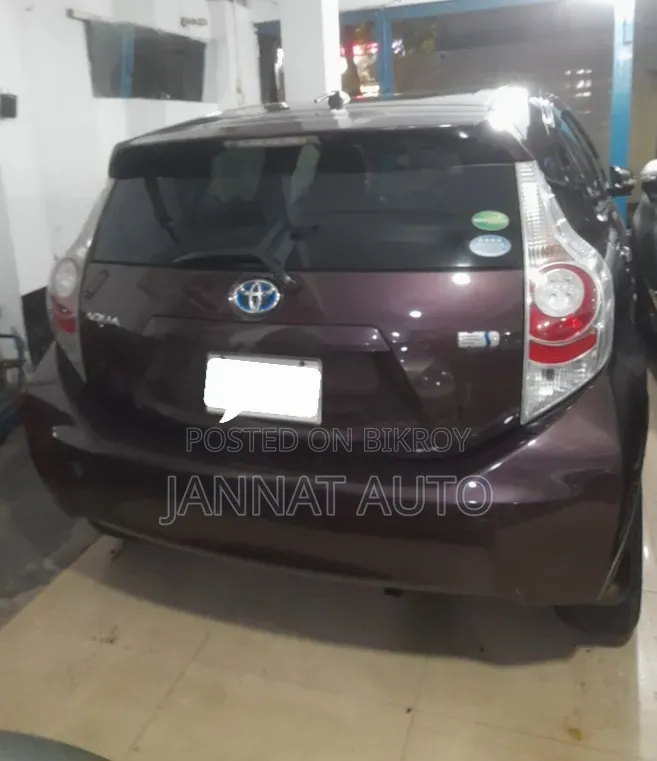 Toyota Aqua 2013 Maroon