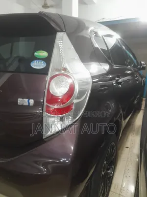Toyota Aqua 2013 Maroon