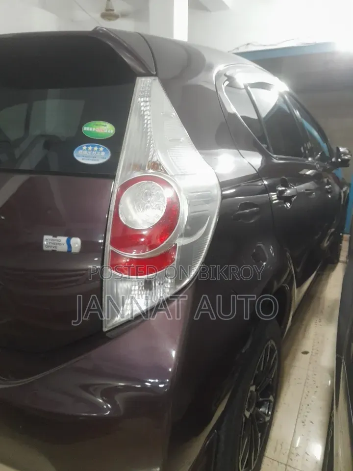 Toyota Aqua 2013 Maroon