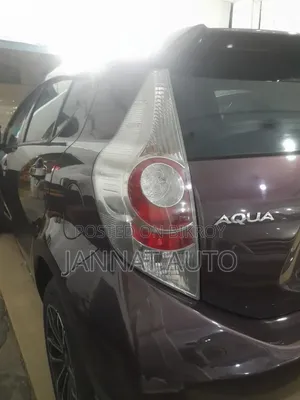Toyota Aqua 2013 Maroon