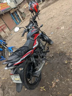 বাজাজ ডিসকভার ১২৫ ২০২২ ব্ল্যাক