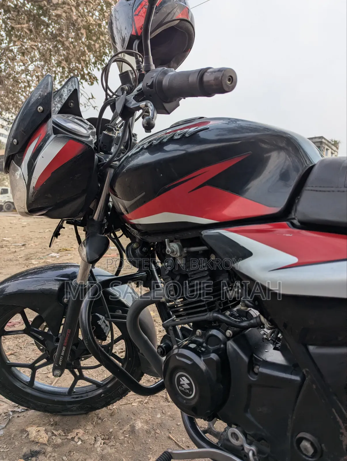 বাজাজ ডিসকভার ১২৫ ২০২২ ব্ল্যাক