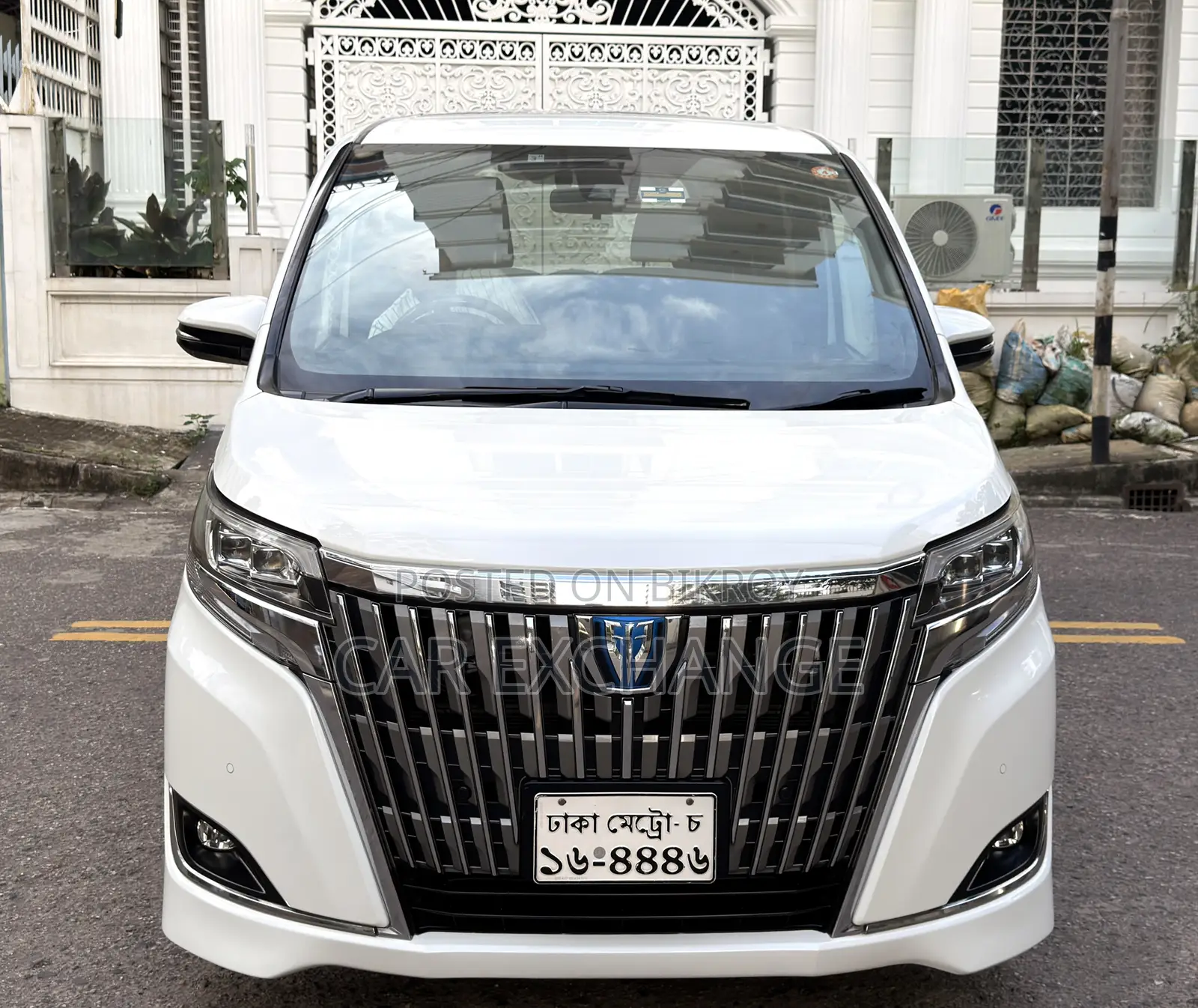Toyota Esquire 1.8 FWD Hybrid (7 seater) 2019 Pearl