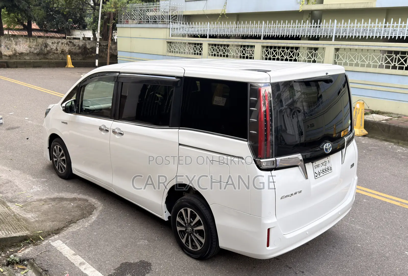 Toyota Esquire 1.8 FWD Hybrid (7 seater) 2019 Pearl