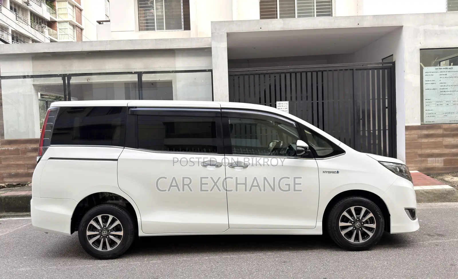 Toyota Esquire 1.8 FWD Hybrid (7 seater) 2019 Pearl