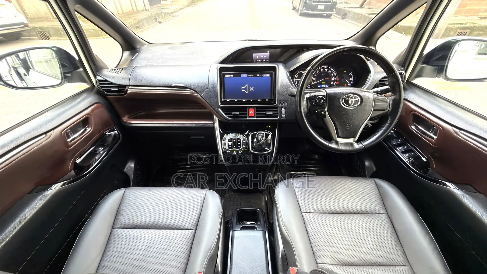 Toyota Esquire 1.8 FWD Hybrid (7 seater) 2019 Pearl