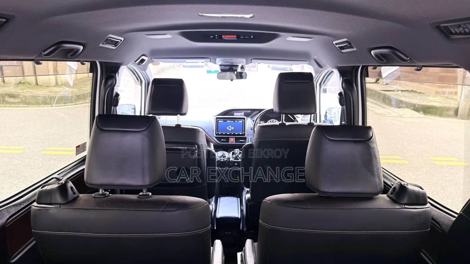 Toyota Esquire 1.8 FWD Hybrid (7 seater) 2019 Pearl