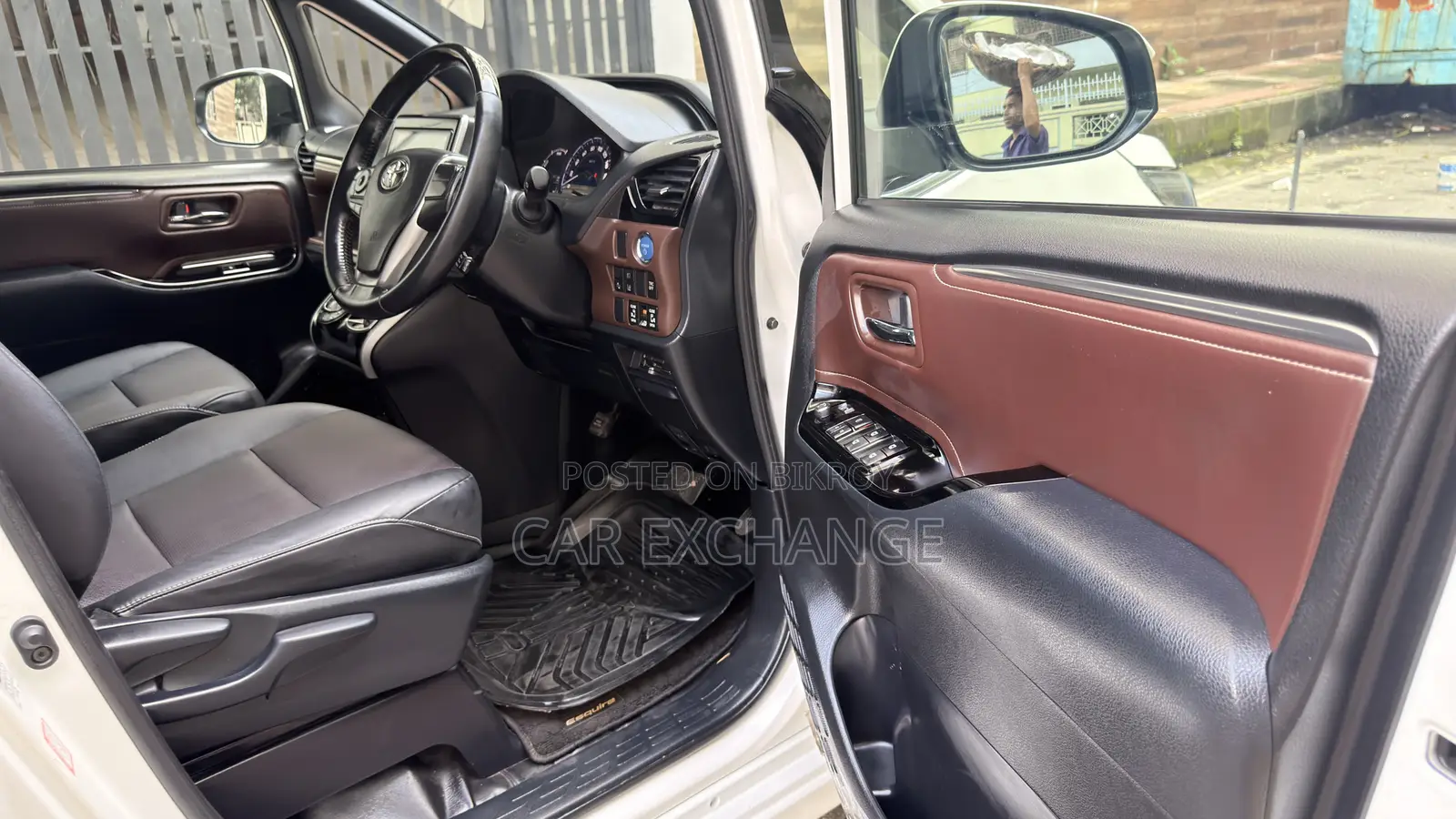 Toyota Esquire 1.8 FWD Hybrid (7 seater) 2019 Pearl