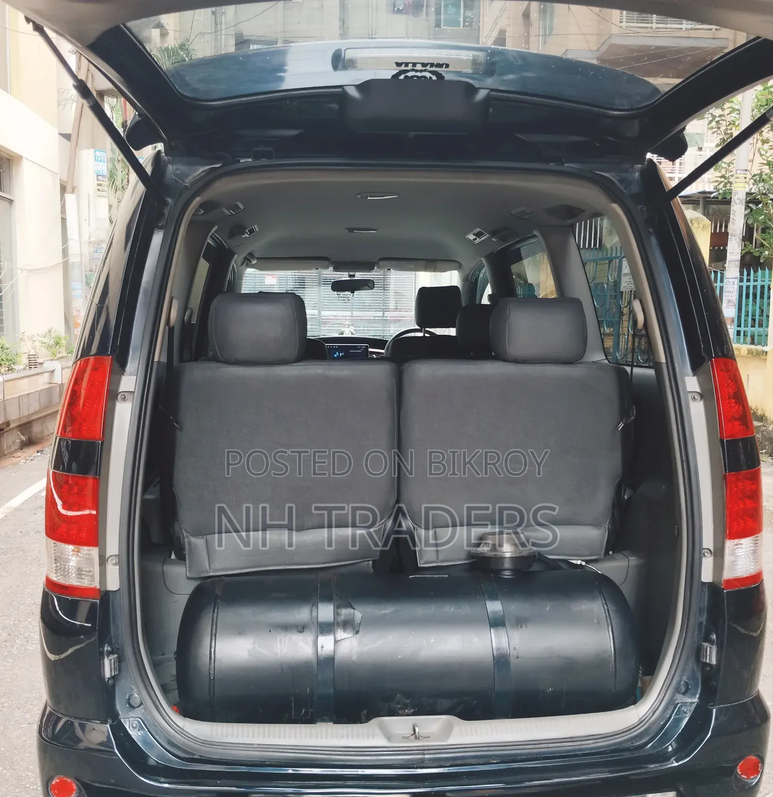 টয়োটা নোয়া ২০০৫ কালো