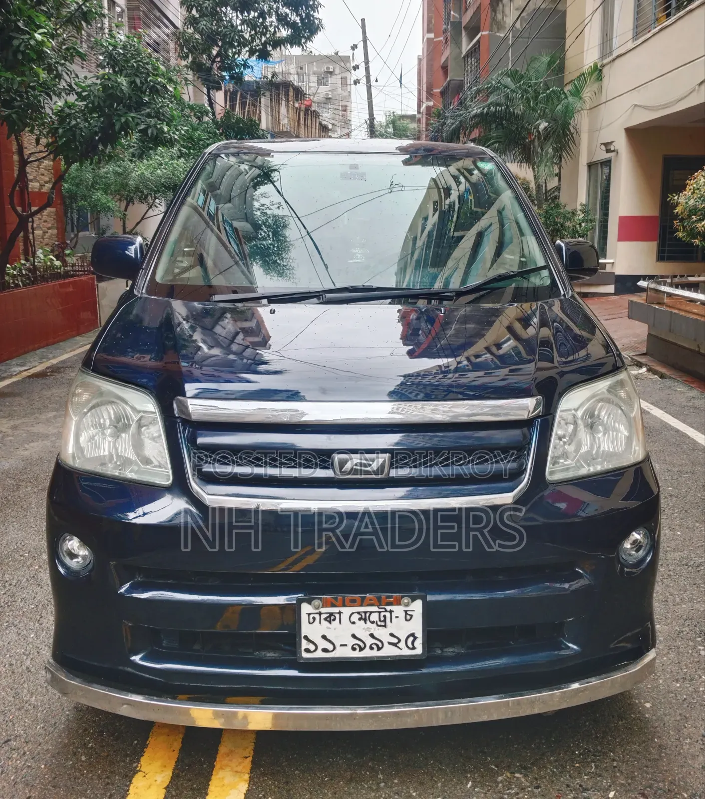 টয়োটা নোয়া ২০০৫ কালো