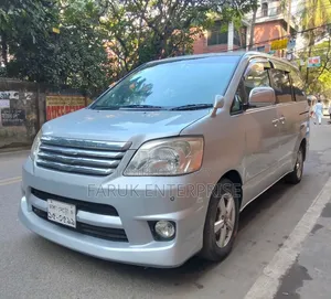 Toyota Noah 2006 Silver