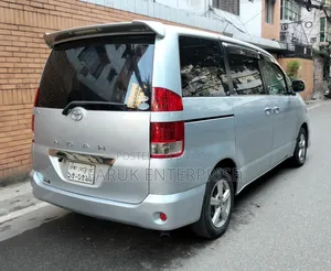 Toyota Noah 2006 Silver