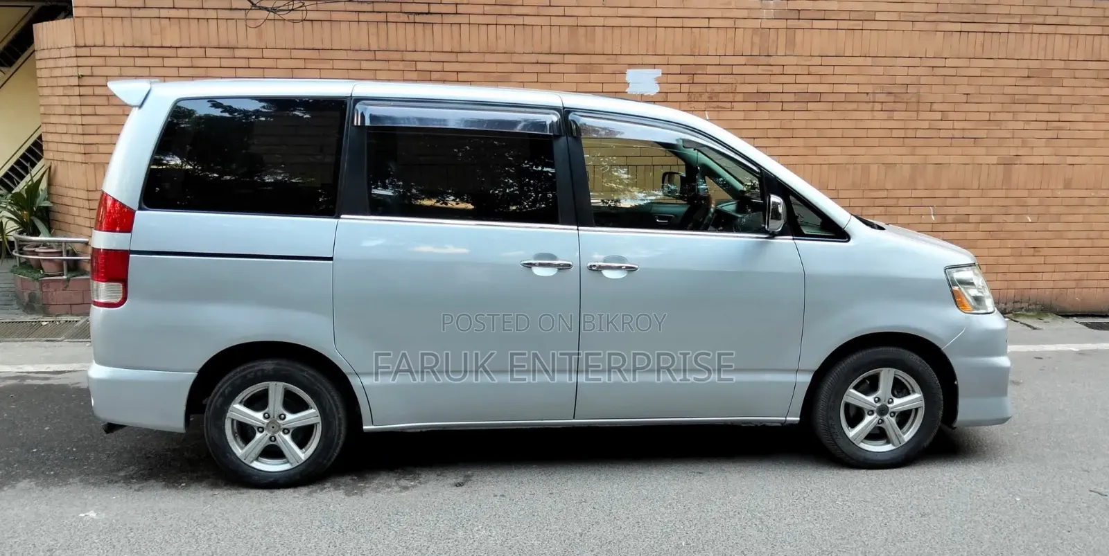 Toyota Noah 2006 Silver