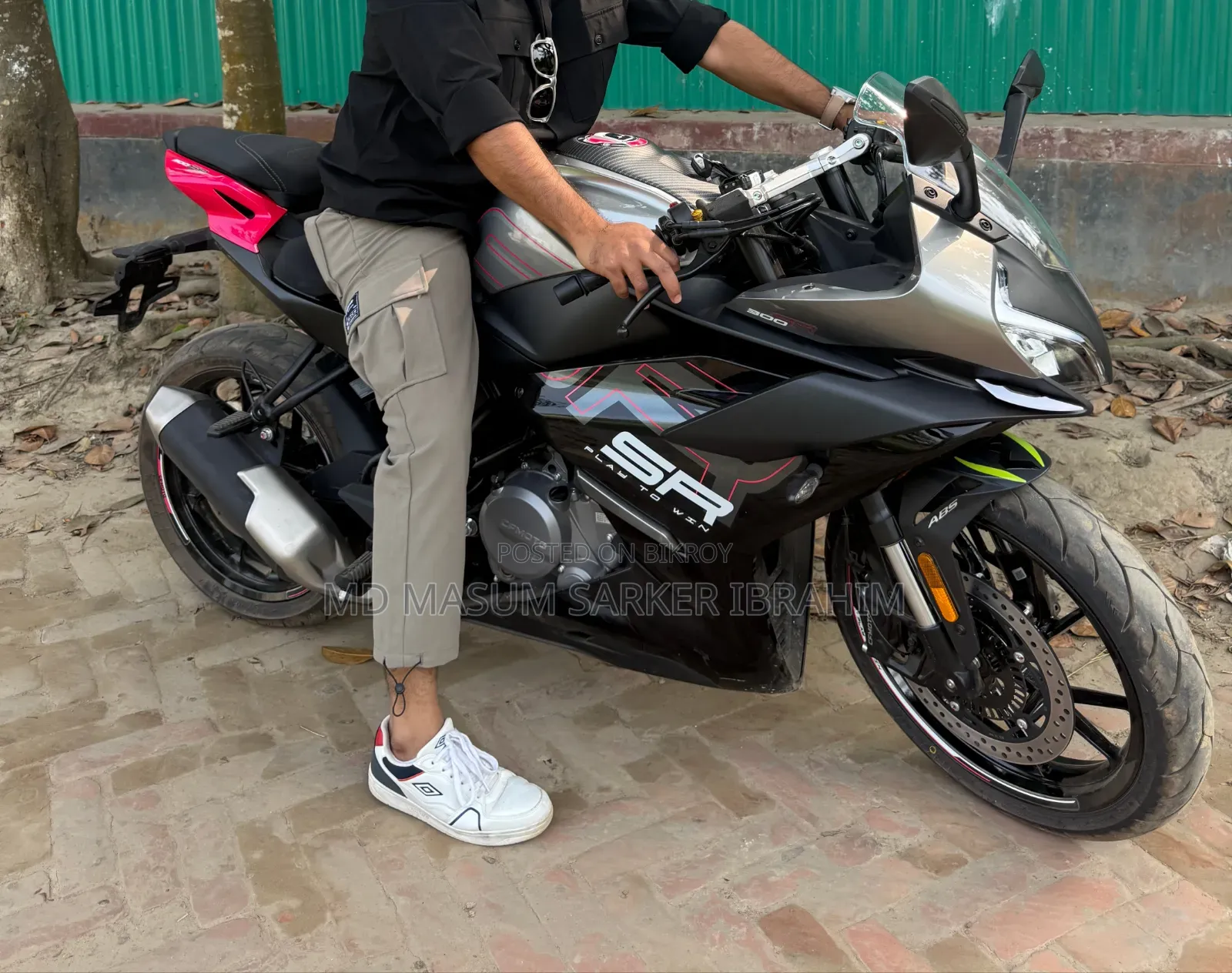 সিএফমোটো ৩০০এসআর ২০২৫ কালো
