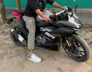সিএফমোটো ৩০০এসআর ২০২৫ কালো