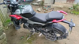 হিরো এক্সট্রিম ১২৫আর ২০২৫ অরেঞ্জ