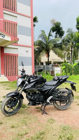 সুজুকি জিক্সার ২০২৩ কালো
