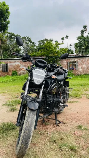 সুজুকি জিক্সার ২০২৩ কালো