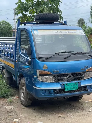 টাটা এস ২০১৮ নীল