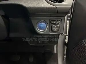 Toyota Axio 2021 Silver