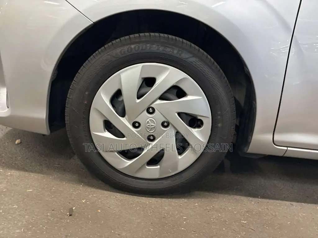 Toyota Axio 2021 Silver