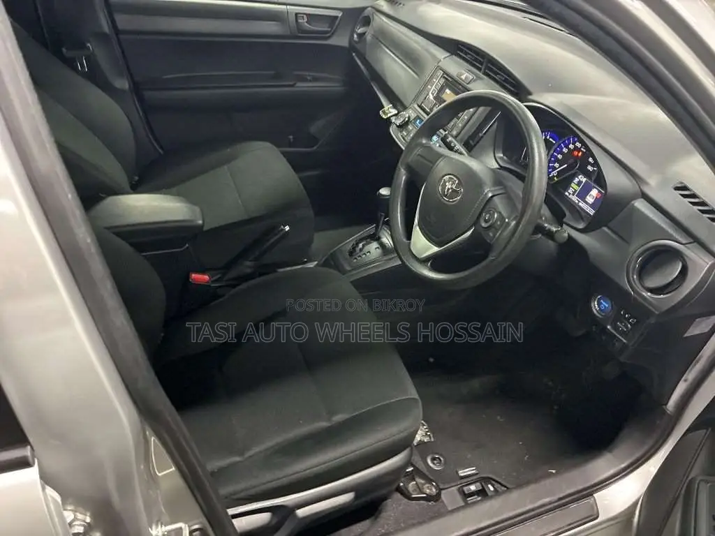 Toyota Axio 2021 Silver