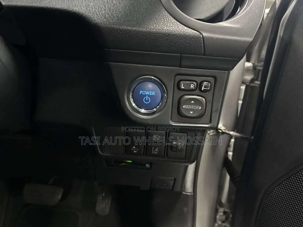 Toyota Axio 2021 Silver