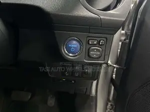 Toyota Axio 2021 Silver