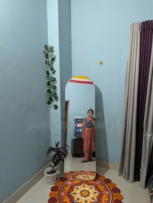 A mirror will be sold