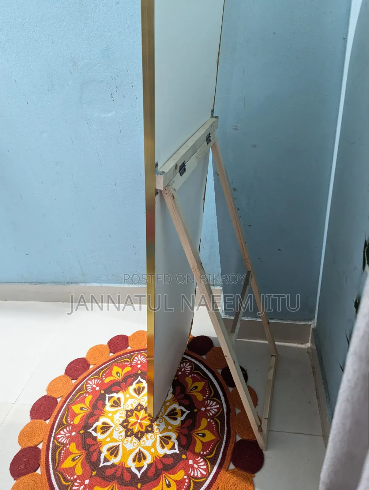A mirror will be sold