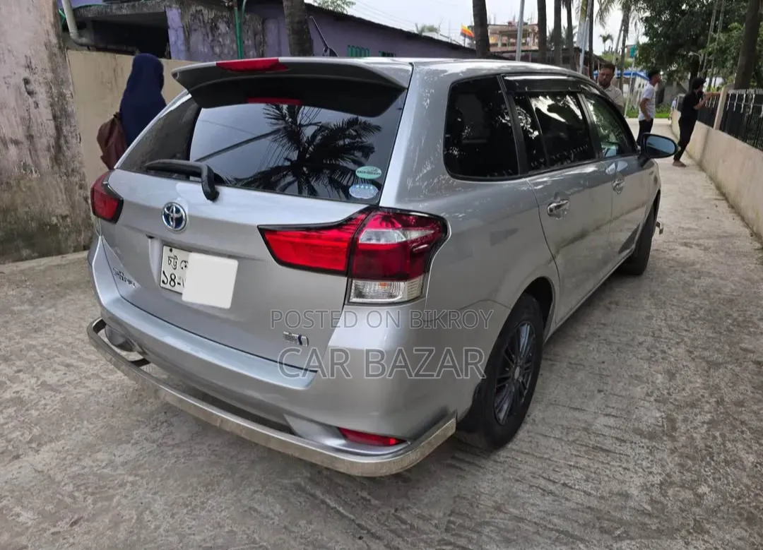 Toyota Corolla Fielder 1.5 Hybrid Front-Wheel Drive 2017 Silver
