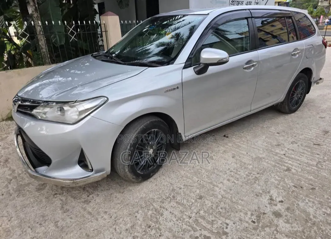 Toyota Corolla Fielder 1.5 Hybrid Front-Wheel Drive 2017 Silver