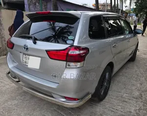 Toyota Corolla Fielder 1.5 Hybrid Front-Wheel Drive 2017 Silver