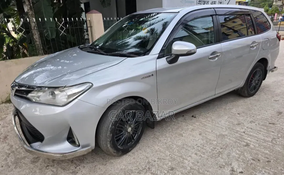 Toyota Corolla Fielder 1.5 Hybrid Front-Wheel Drive 2017 Silver