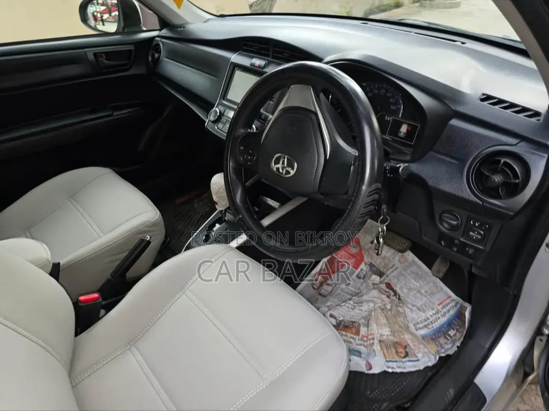 Toyota Corolla Fielder 1.5 Hybrid Front-Wheel Drive 2017 Silver