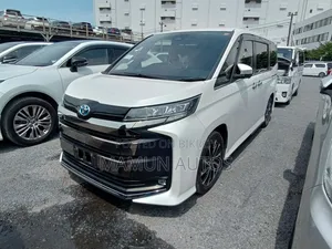 Toyota Noah 2022 Pearl