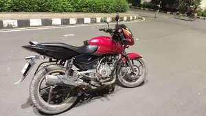 বাজাজ পালসার ১৫০ ২০১৩ রেড
