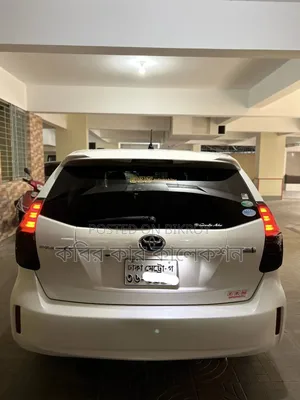 Toyota Prius 4dr Hatchback (1.8L 4cyl gas/electric hybrid CVT) 2016