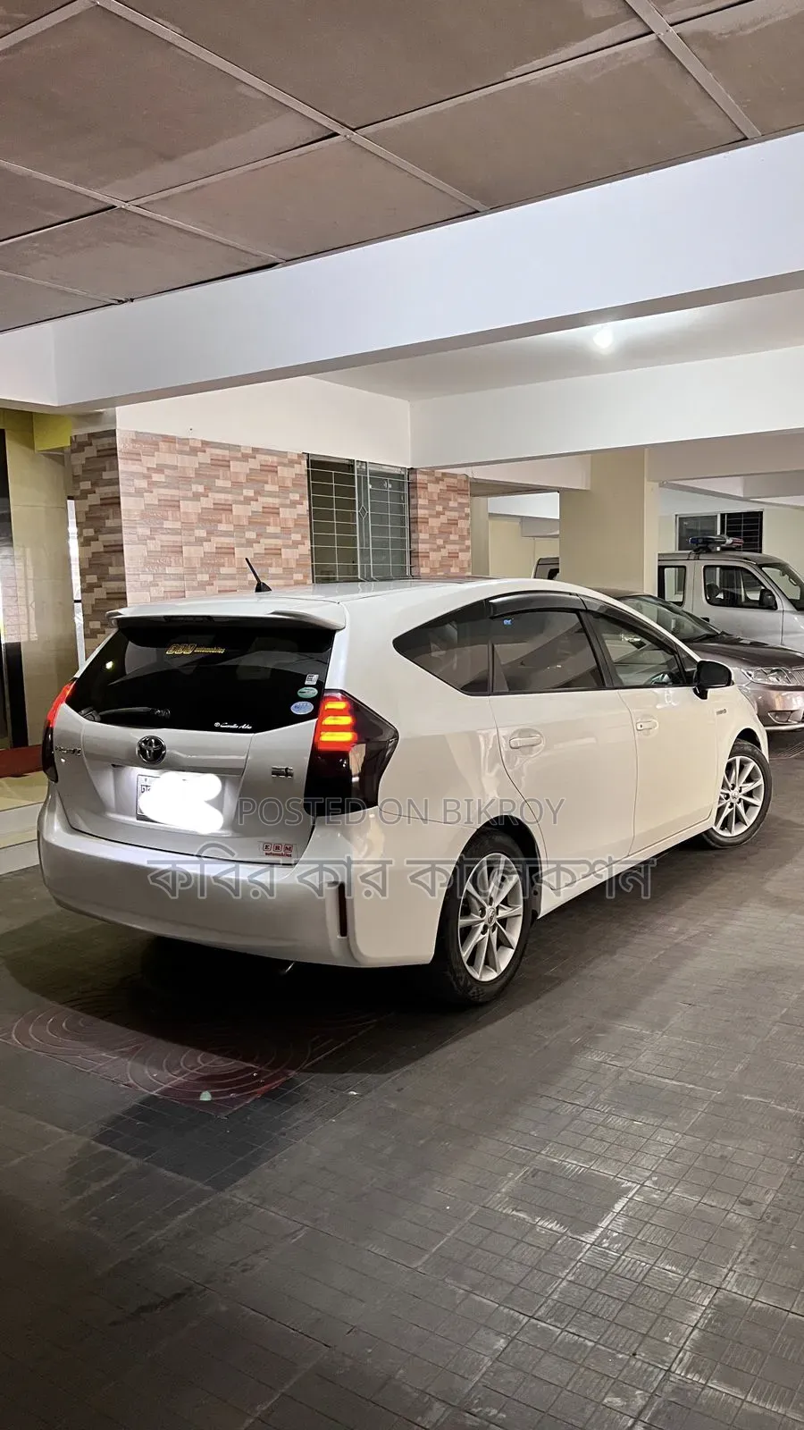 Toyota Prius 4dr Hatchback (1.8L 4cyl gas/electric hybrid CVT) 2016