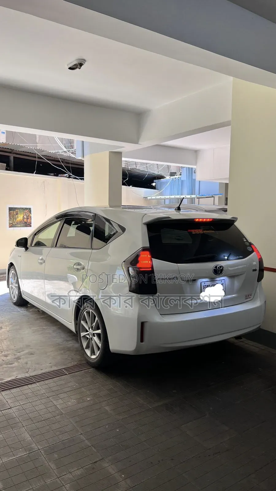 Toyota Prius 4dr Hatchback (1.8L 4cyl gas/electric hybrid CVT) 2016